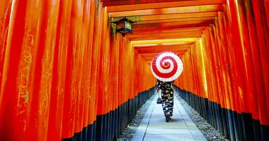 Besuchen Sie Fushimi Inari, einen der berühmtesten Schreine in Kyoto