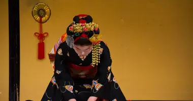 Maiko performing in Gion