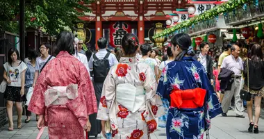 Se promener en yukata à Tokyo