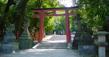 El torii a la entrada del santuario Kasuga Taisha.