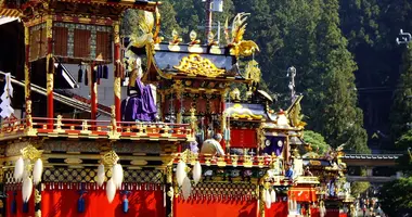 Desfile de carrozas durante el Takayama Matsuri.