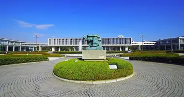 Entrada al Museo de la Paz en Hiroshima.