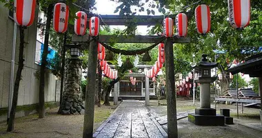 Entrada al santuario Ikari Jinja.