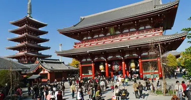 The Port of Thunder, Kaminari-mon, marks the entrance to the Sensoji Temple in Asakusa (Tokyo).