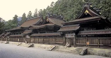 Les bâtiments du sanctuaire de Hongu, sobres, aux toits de chaume.