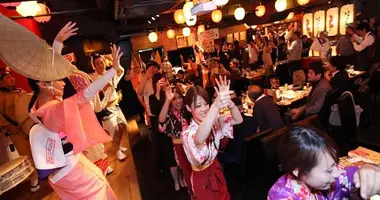 El restaurant Awaodori  en Shinjuku donde se baila el awaodori. 