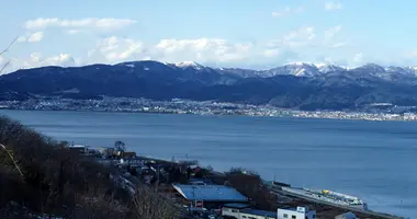 El lago Suwa, en el corazón de las montañas.