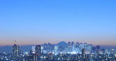 Une vue typique sur le mont Fuji depuis un bar avec vue