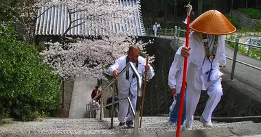 Pilgrims at the entrance of a temple