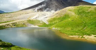 Wanderroute zum Gipfel des Berges Ashi