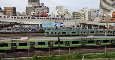 Les trains à Nippori