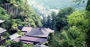 Les bâtiments du temple Yamadera à Yamagata s'Echelonnant sur le Hoju-san