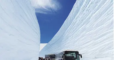 Japan Visitor - snow-corridor.jpg