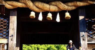 Japan Visitor - suwa-shrine-3.jpg
