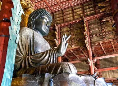 Il tempio Todai-ji e la sua imponente statua del buddha: una tappa obbligata a Nara