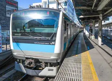 Keihin-Tōhoku Line train at Akihabara Station, Tokyo Keihin-Tōhoku Line train at Akihabara Station, Tokyo
