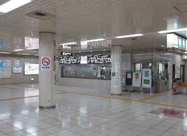 Kujō Station underground hall showing ticket machines and ticket gates Kujō Station underground hall showing ticket machines and ticket gates