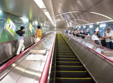Escalator to the Odakyu Odawara Line platforms, Shimokitazawa Station Escalator to the Odakyu Odawara Line platforms, Shimokitazawa Station