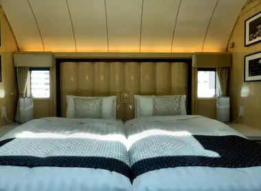Bedroom of the suite on the Twilight Express Mizukaze Bedroom of the suite on the Twilight Express Mizukaze