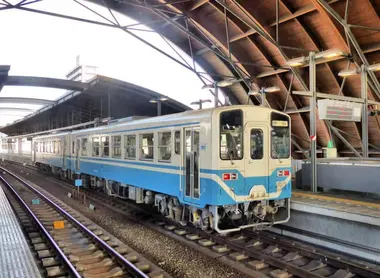 Local train at Kochi Station
