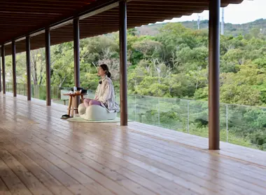 2F Zen deck with the instructor 2F Zen deck with the instructor