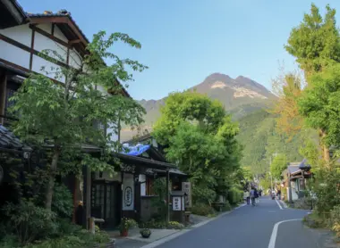 L'agréable cité thermale de Yufuin au coeur des montagnes
