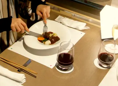 52 Seats of Happiness, the meal