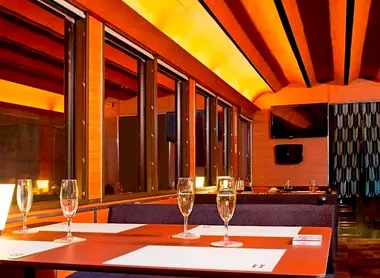 52 Seats of Happiness, car 2