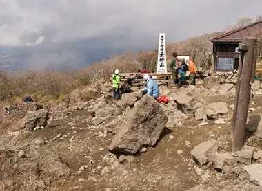 Les randonneurs sur le mont Kintoki