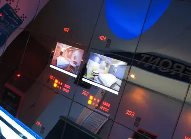 Exemple d'écran de sélection de salle près de l'entrée