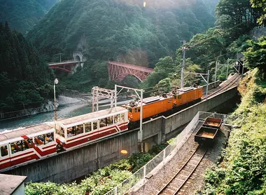 Train through Kurobe Gorge