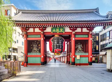 Kaminarimn gate from Senso-ji in Asakusa