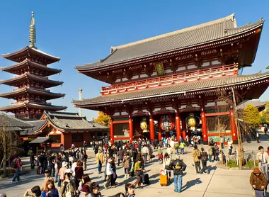 La port du Tonnerre, Kaminari-mon, marque l'entrée du temple Sensôji dans le quartier d'Asakusa (Tokyo). 