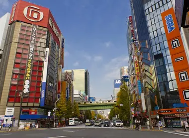 Temple géant des otakus, Akihabra regorge de salles de jeux vidéo.