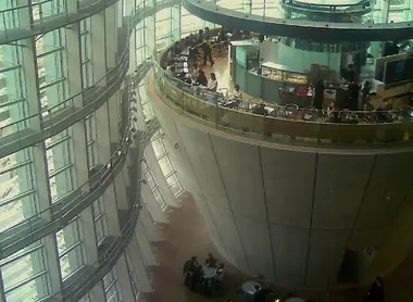 With 14 000m ², the National Art Center Tokyo is the largest museum in Japan.
