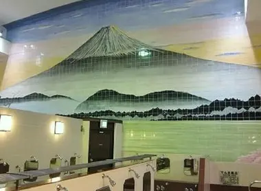 Little known and frequented by tourists, the onsen Jakotsu-Yu is nevertheless popular with the regulars come to relax after a long day of work.