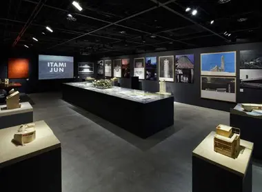 A Minami, the Toto Gallery Ma organizes four annual exhibitions spread over three levels.