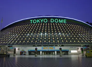 Besides being the mark of Yomiuri Giants of Tokyo, the Tokyo Dome also hosts concerts of the greatest Japanese and international artists.