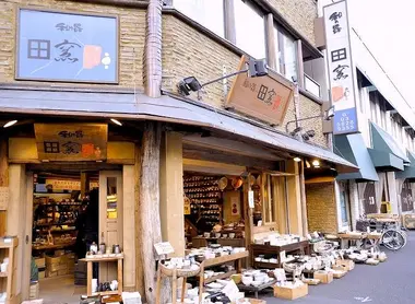 Kappabashi-dori is the paradise of all restaurant in Tokyo.
