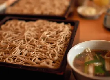 El menú del Honmura Han en Roppongi tiene una gran variedad de sobas y tempuras y una fina selección de sake y shochu.