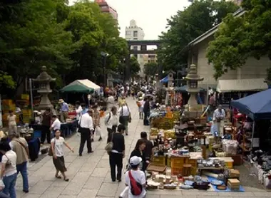 L'Oedo Antique Market, inauguré en 2003, est un lieu très fréquenté chaque premier et troisième dimanche du mois.