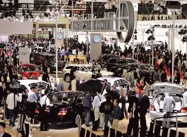 Ogni due anni, passi carrai e visitatori del Motor Show di Tokyo invadono il Big Sight Exhibition Center di Ariake.