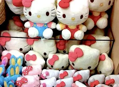Qui peut mieux représenter le mignon à Kiddyland qu'Hello Kitty.