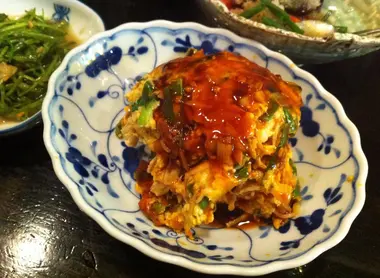 Small Ebisu Yokocho restaurants all serve exclusively of Japanese cuisine, such as fish, sashimi, tempura or okonomiyaki.