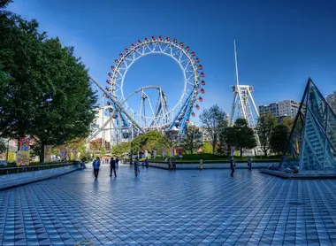 El pequeño parque de atracciones del Tokyo Dome City.