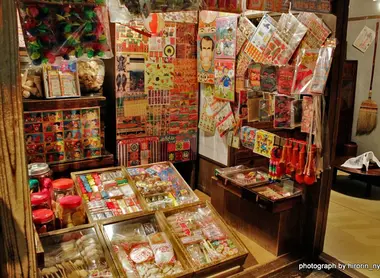 Il negozio di dolci è una delle principali attrazioni del museo Shitamachi.