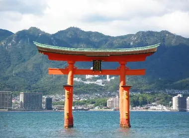 Torii du sanctuaire d'Itsukushima Torii du sanctuaire d'Itsukushima
