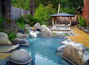 Les bains de l'onsen Hirayu, à l'est de Takayama Les bains de l'onsen Hirayu, à l'est de Takayama