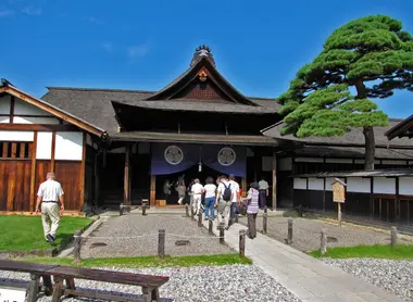 Entrada a la propiedad Takayama Jinya. Entrada a la propiedad Takayama Jinya.