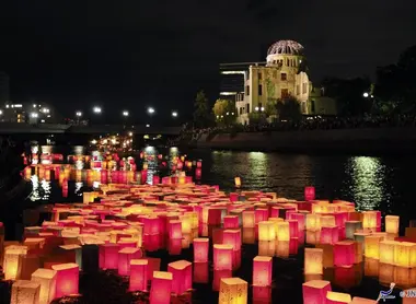 Lanterne della cerimonia di commemorativa a Hiroshima